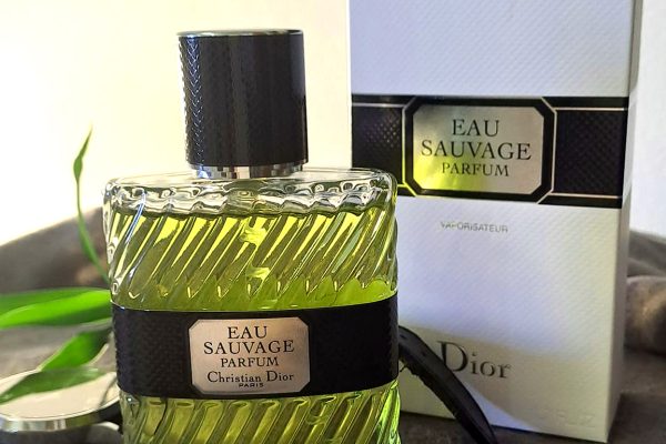 Parfumul gentlemanului modern. Eau Sauvage Parfum Dior